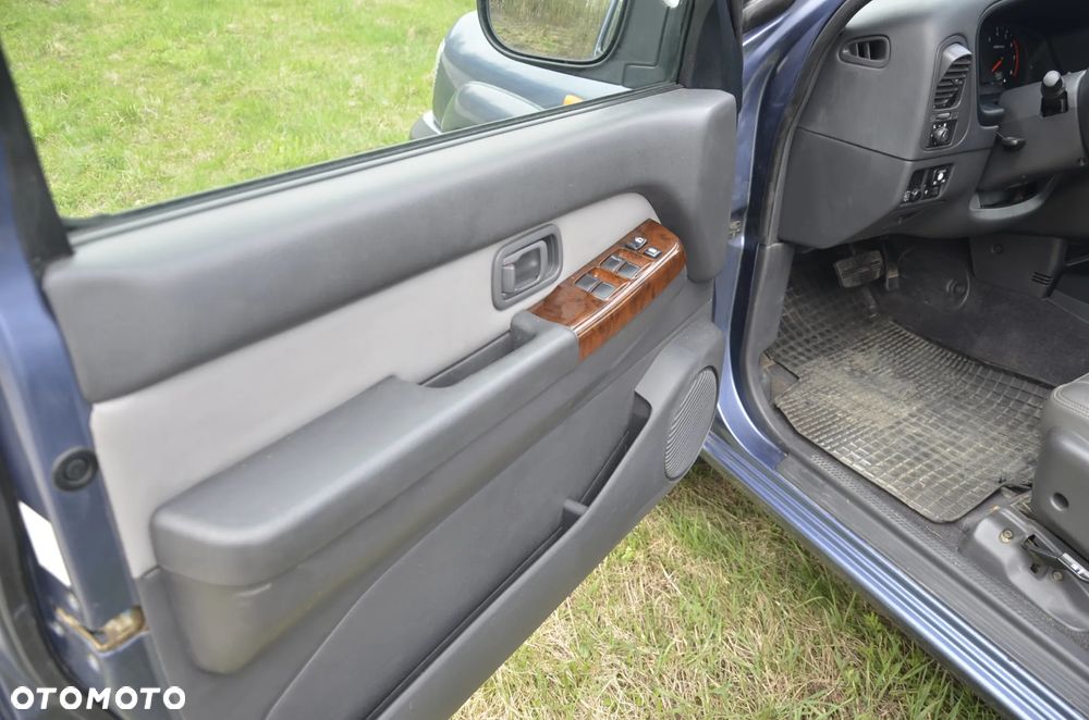 Nissan Pathfinder - 30