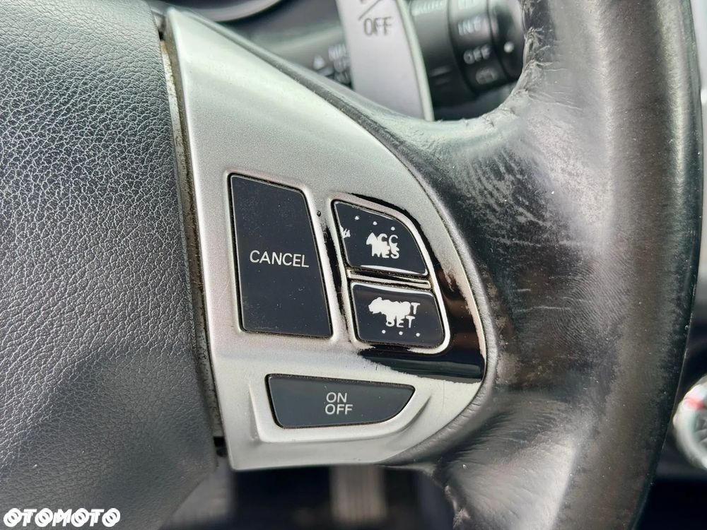 Mitsubishi Outlander 2.4 4WD CVT Intense - 28