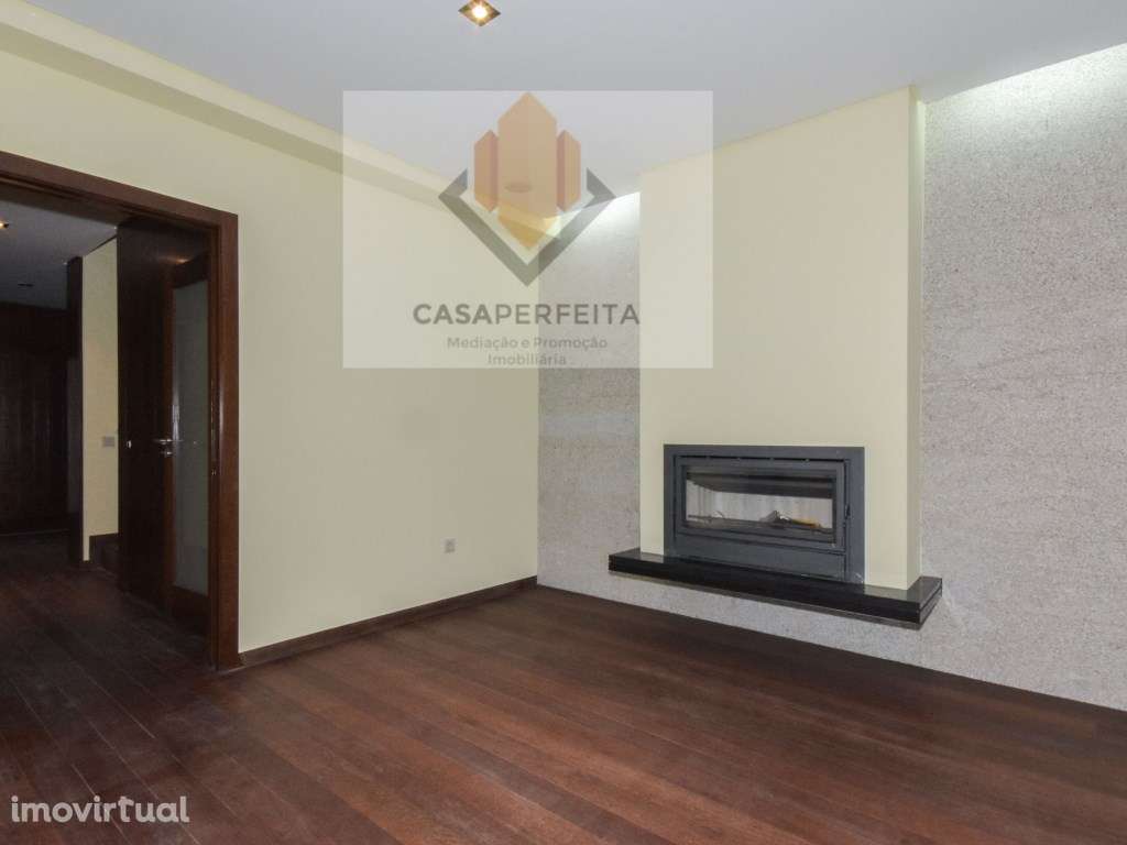 Espetacular Moradia V4 com bons acabamentos e boas áreas - próxima ... - Grande imagem: 5/37