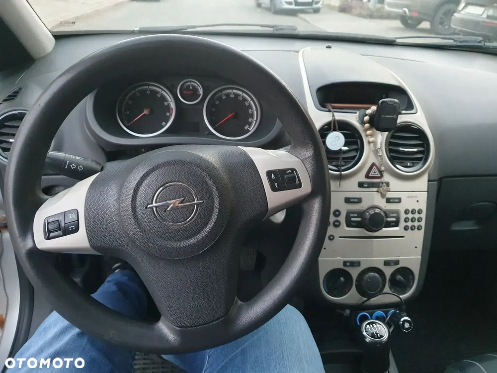 Opel Corsa 1.2 16V Essentia - 5