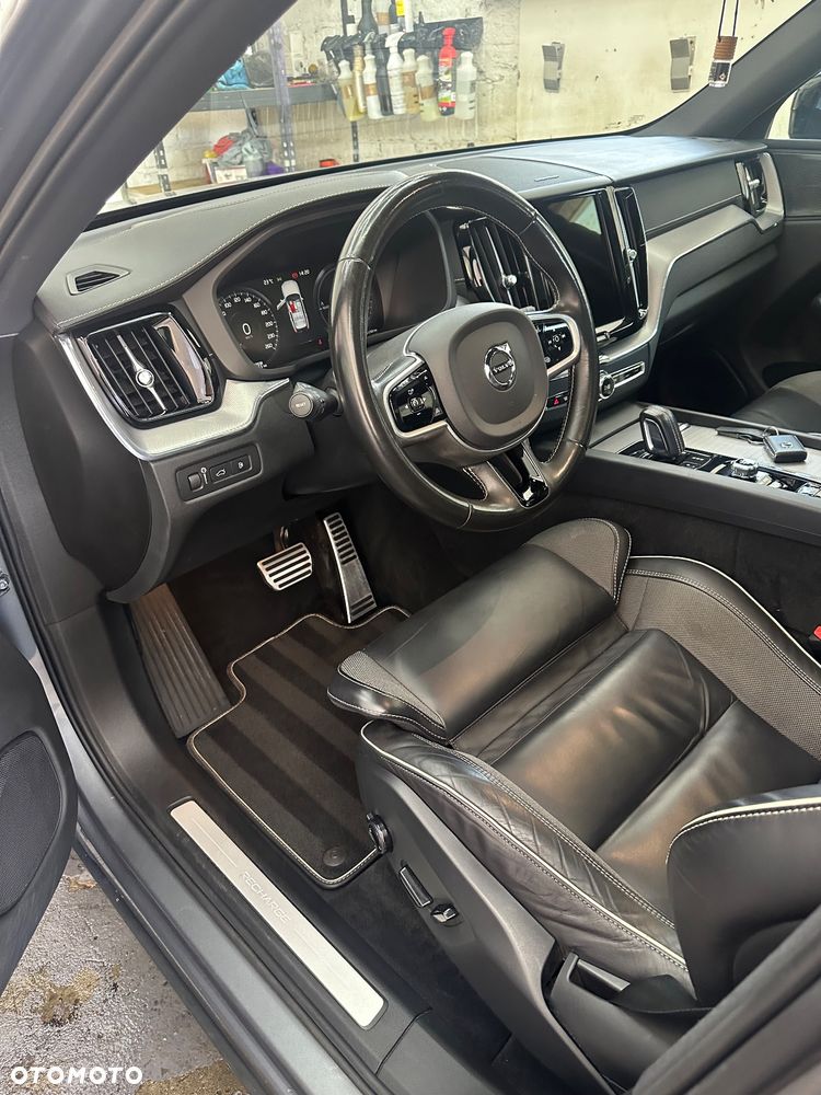 Volvo XC 60 T8 Plug-In Hybrid AWD R-Design - 33