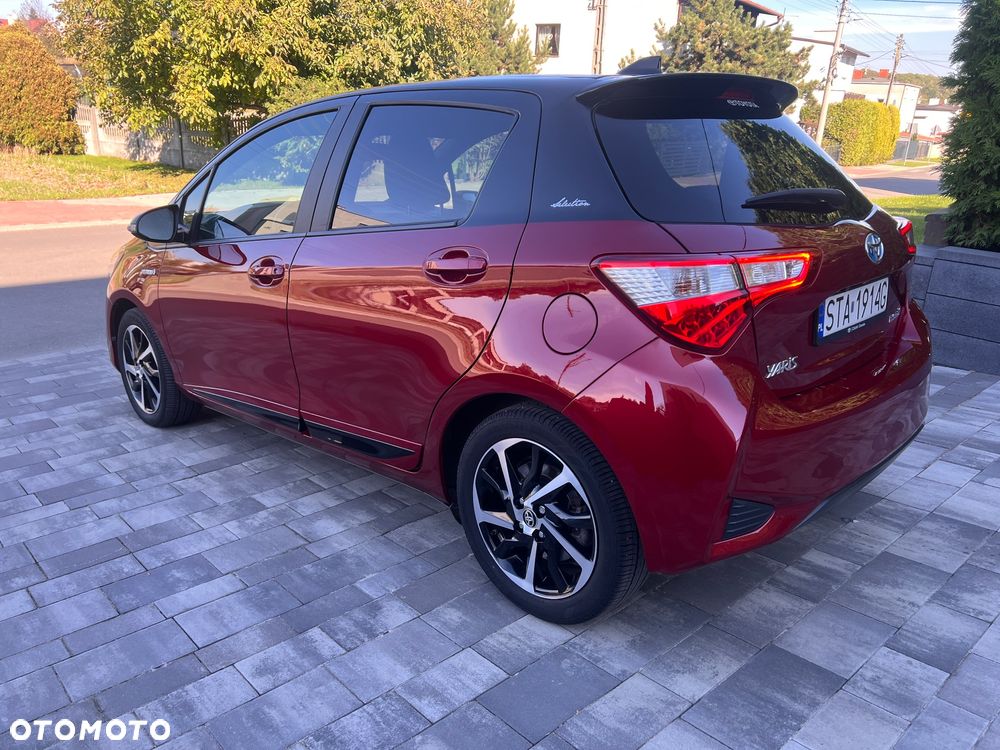 Toyota Yaris Hybrid 100 Selection - 8