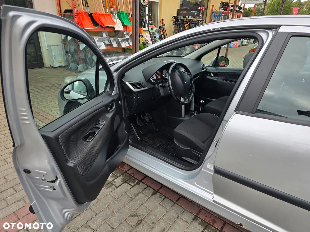 Peugeot 207 - 12
