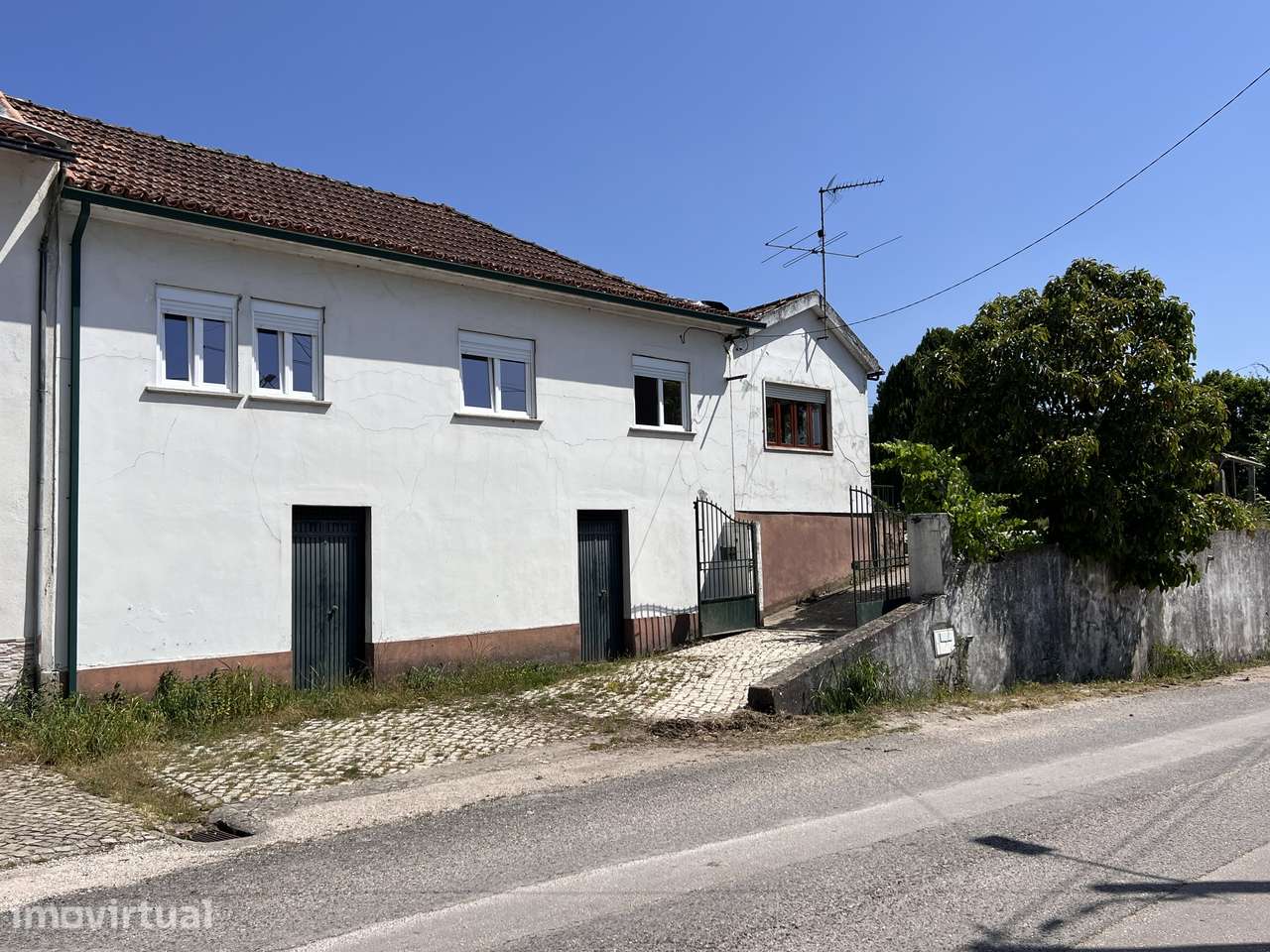 Moradia T4 renovada com terreno, Cerejeiras, Penela - Grande imagem: 2/51
