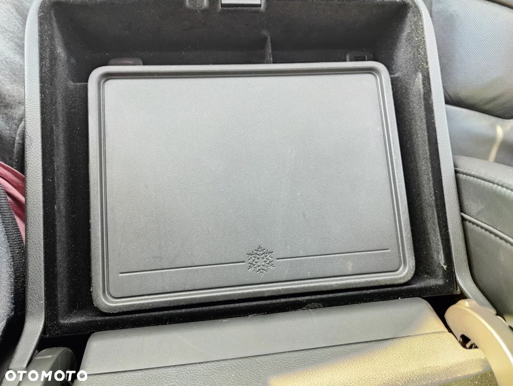 Cadillac Escalade - 28