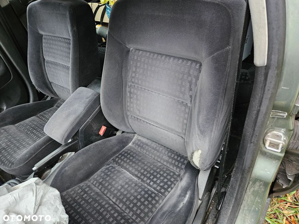Volkswagen Passat 1.9 TDI Comfortline - 10