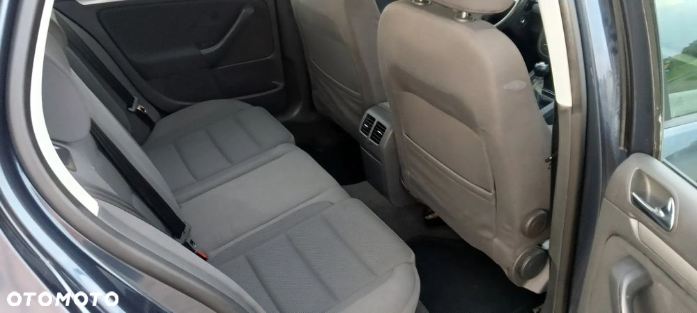 Volkswagen Golf - 11