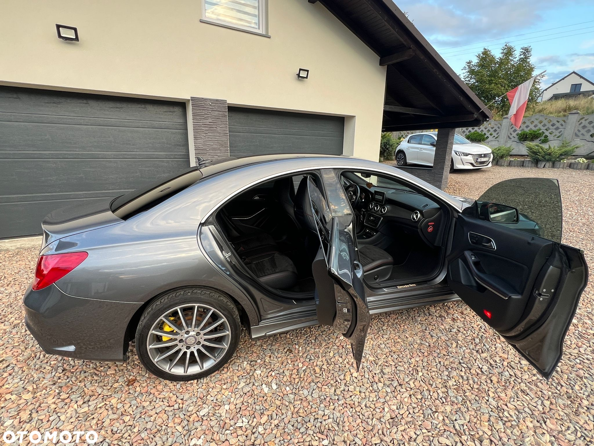 Mercedes-Benz CLA - 32