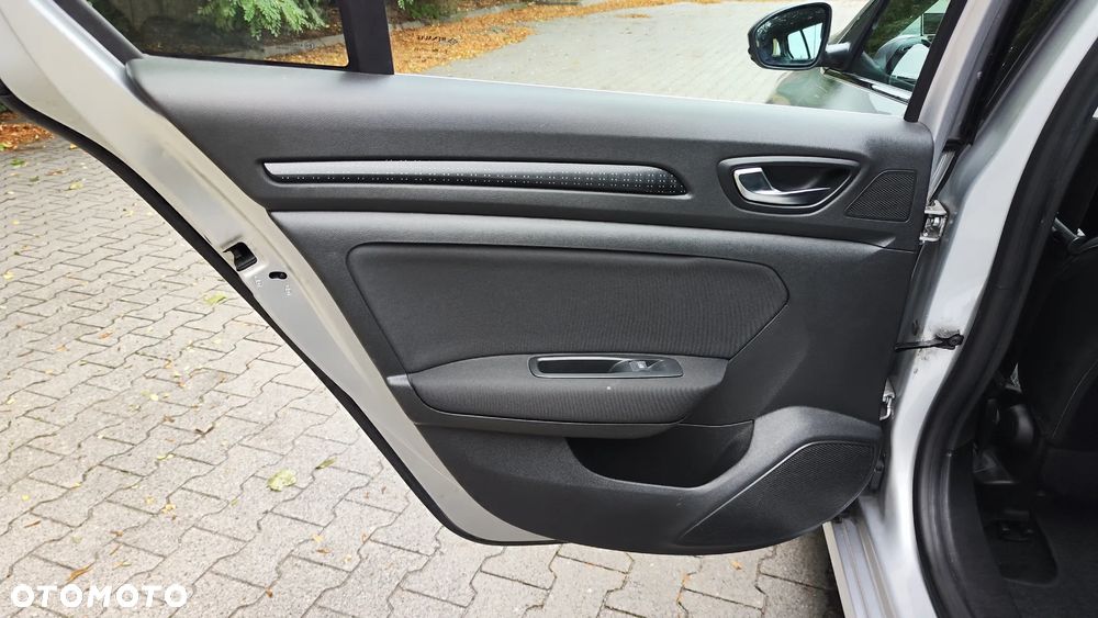 Renault Megane ENERGY TCe 100 EXPERIENCE - 23