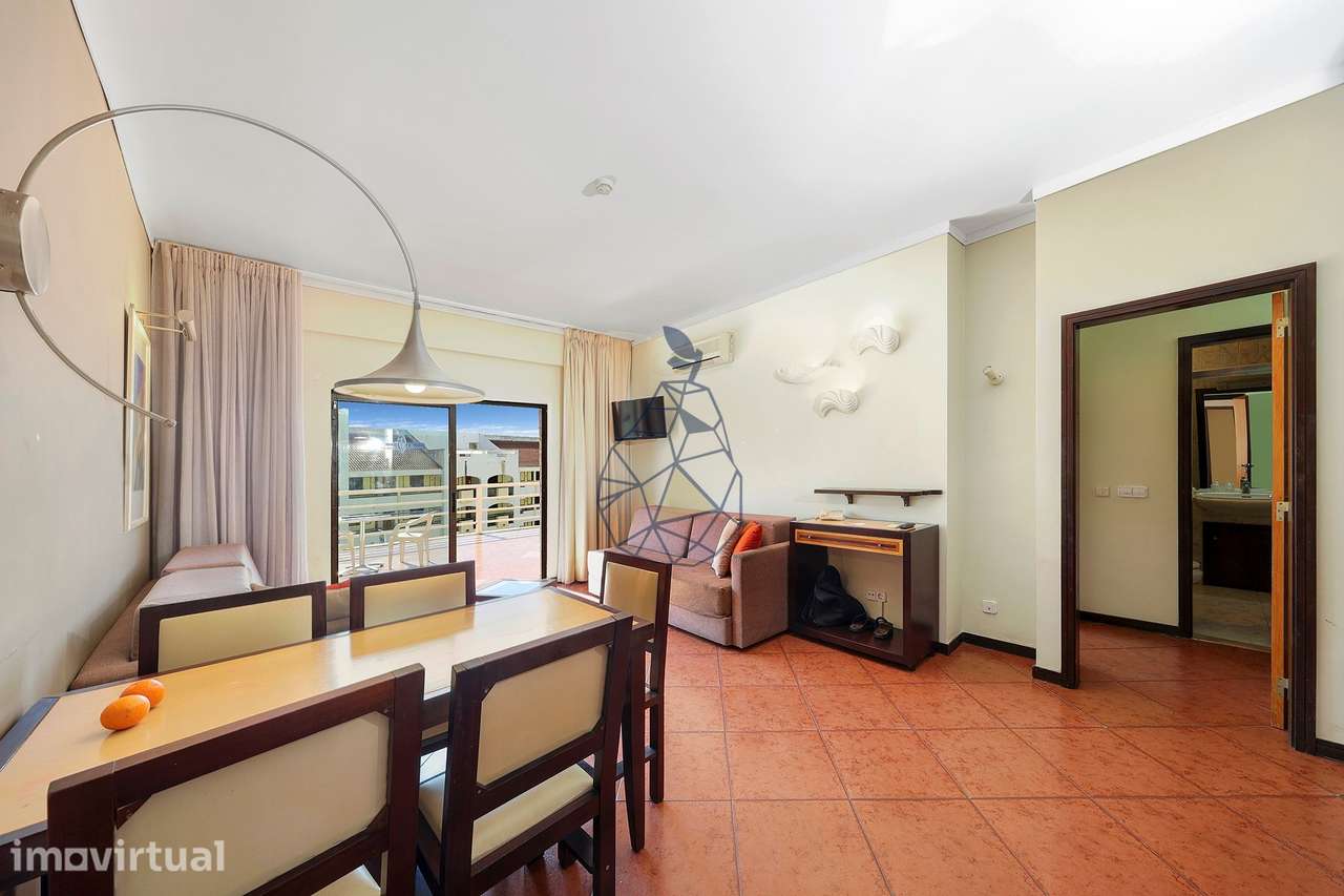Apartamento com dois Quartos, Terraço e Garagem em Unidade Hoteleira - - Grande imagem: 2/41