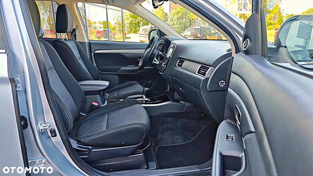 Mitsubishi Outlander - 31