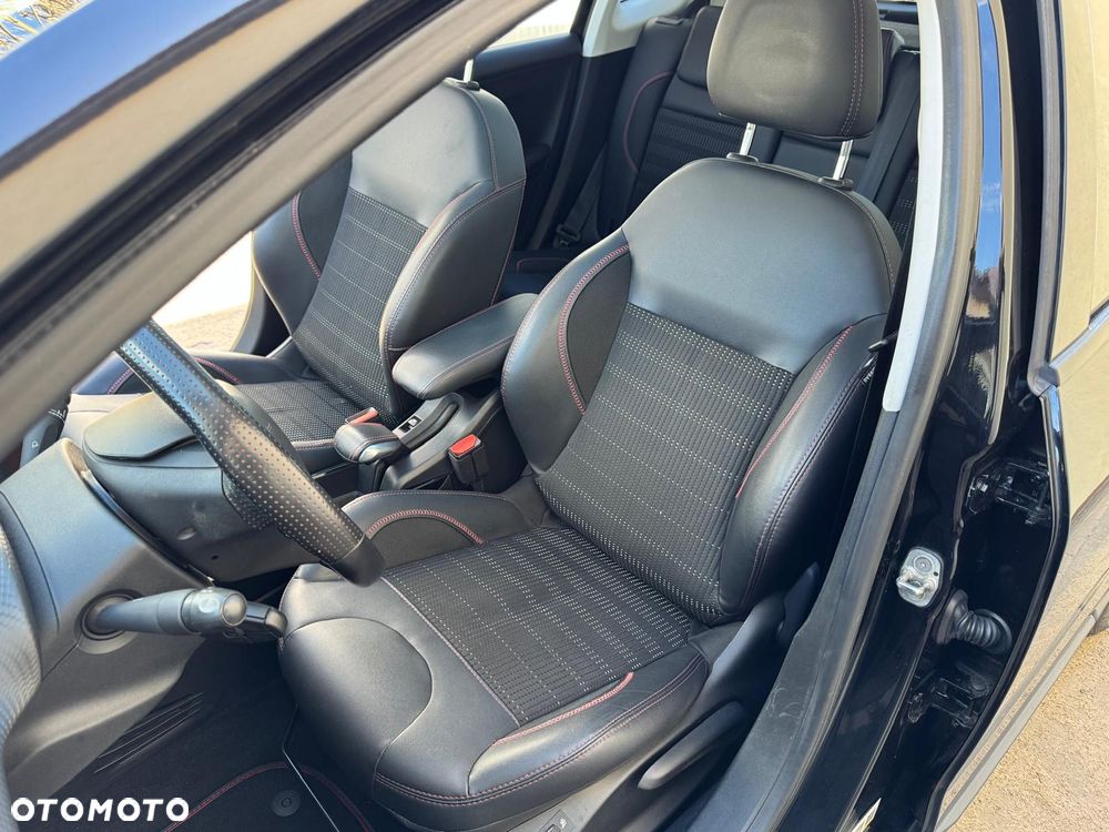 Peugeot 2008 1.6 BlueHDi Allure S&S - 9