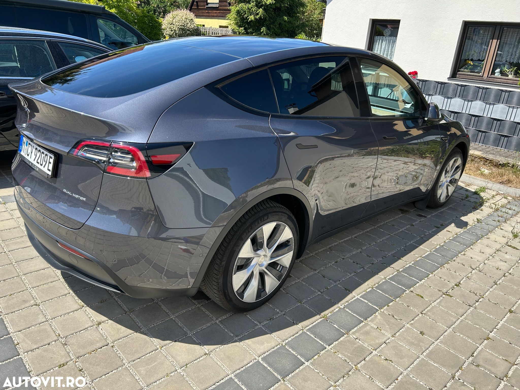 Tesla Model Y Long Range Dual Motor AWD - 1