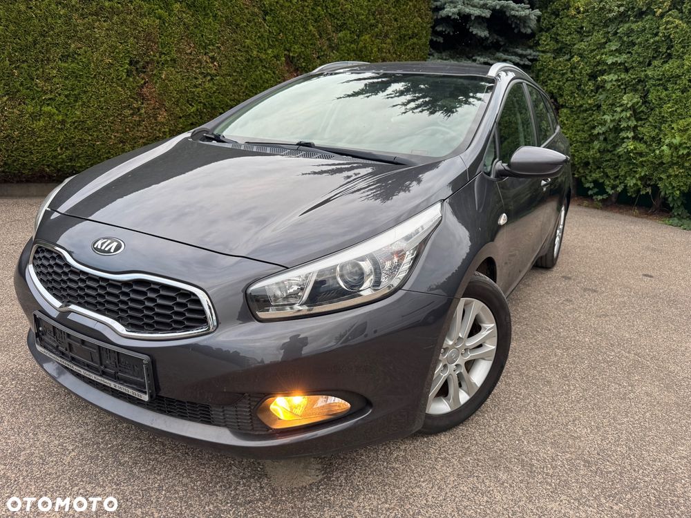 Kia Ceed 1.6 GDI ISG Dream Team Edition - 1