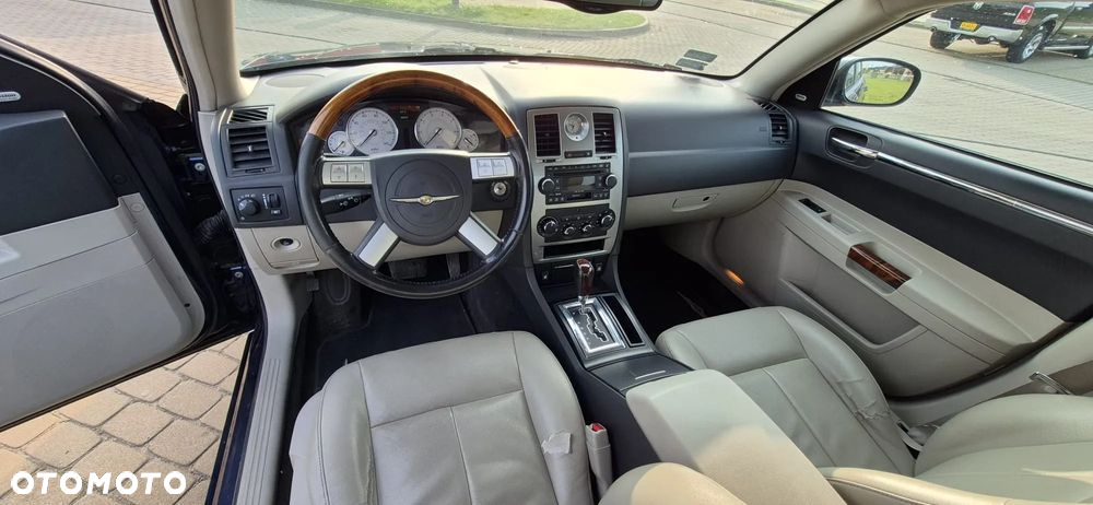 Chrysler 300C 3.5 V6 - 9