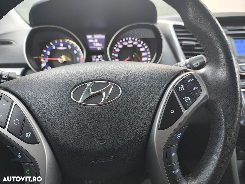 Hyundai i30 1.6 Automatik Style - 3