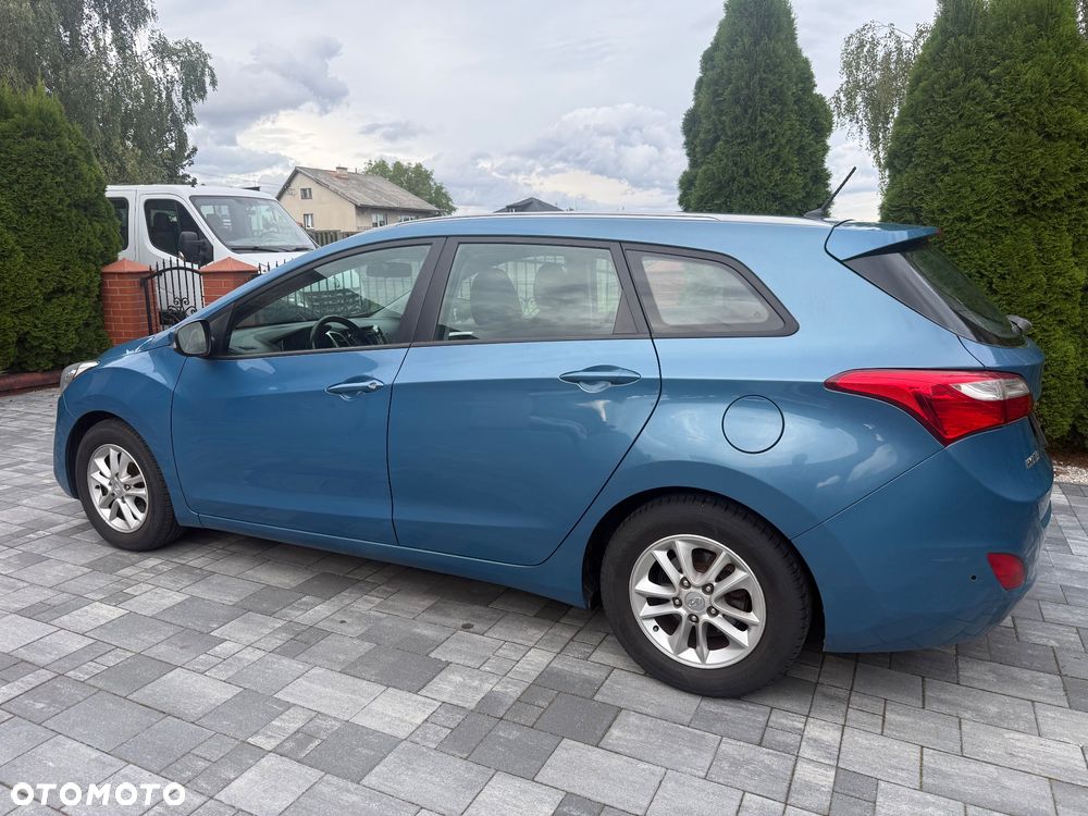 Hyundai i30 blue Kombi 1.6 CRDi YES Gold - 10