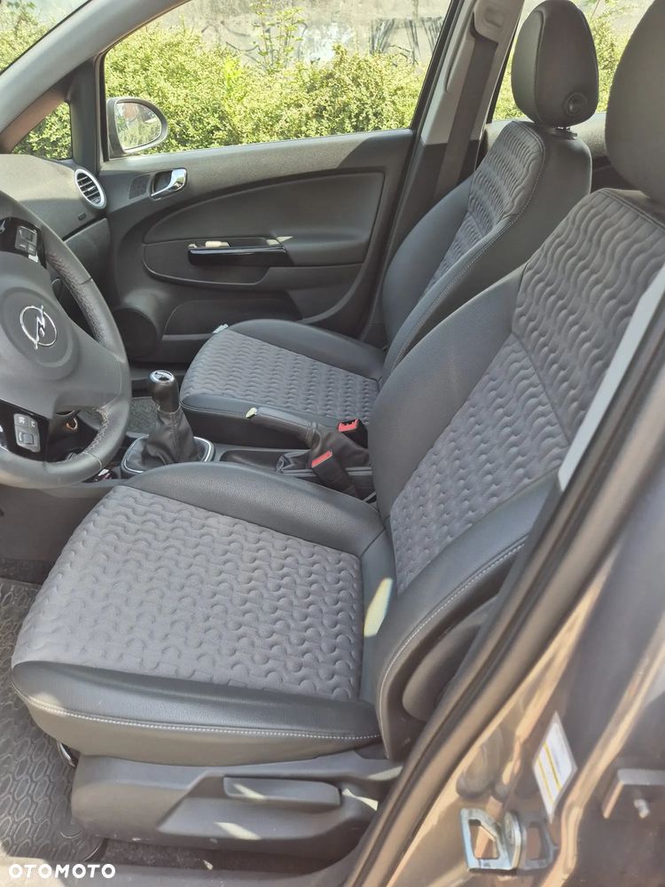 Opel Corsa 1.4 16V Cosmo - 15