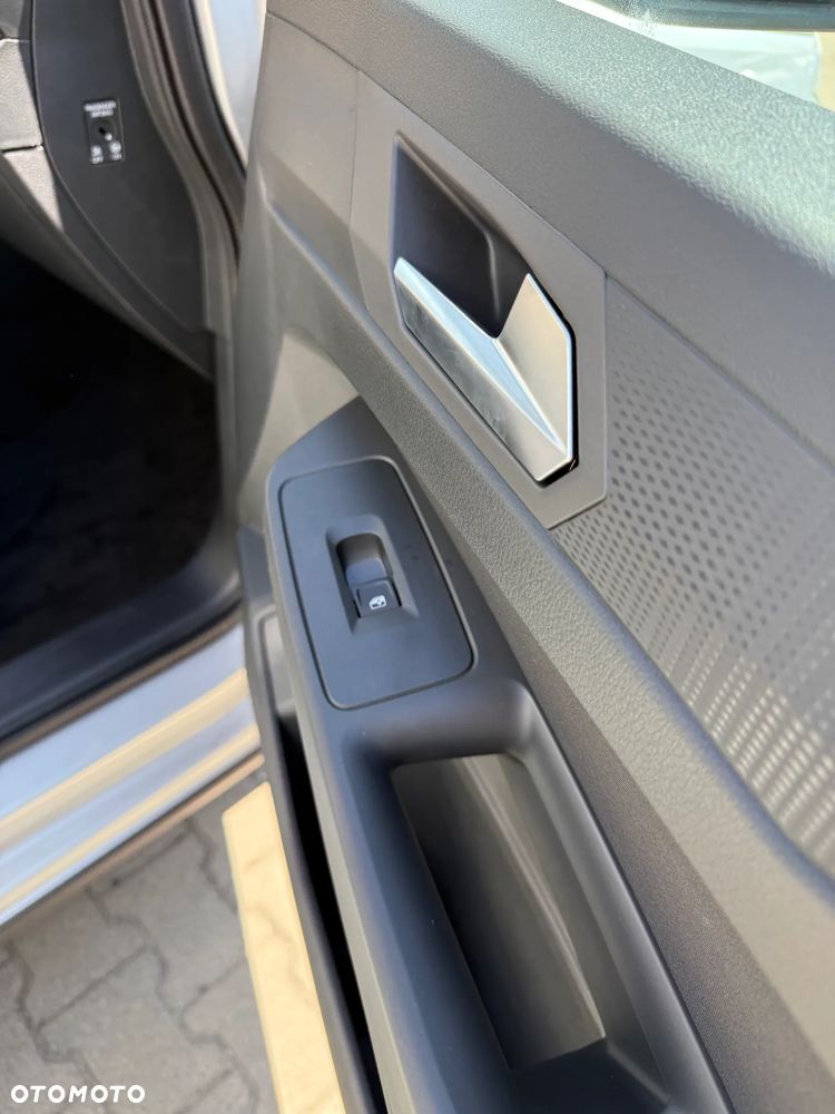 Ford Tourneo Connect Grand - 32
