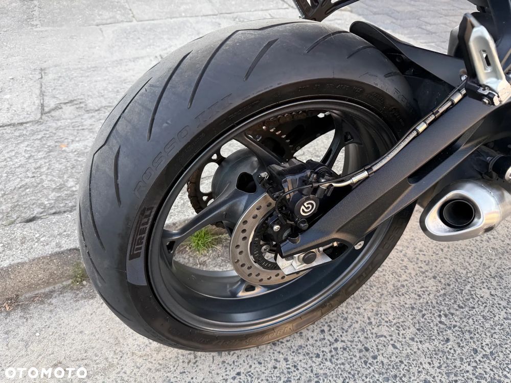 Triumph Street Triple - 33