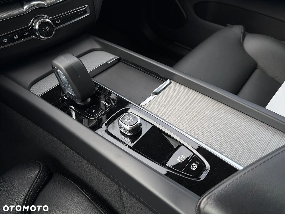 Volvo XC 60 B4 B Plus Bright - 16