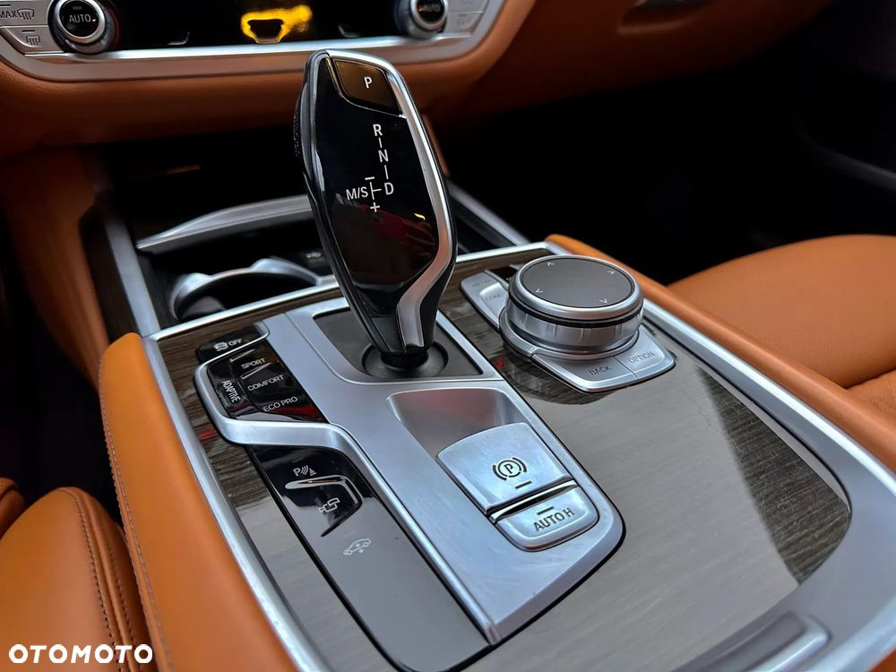 BMW Seria 7 740d xDrive - 15