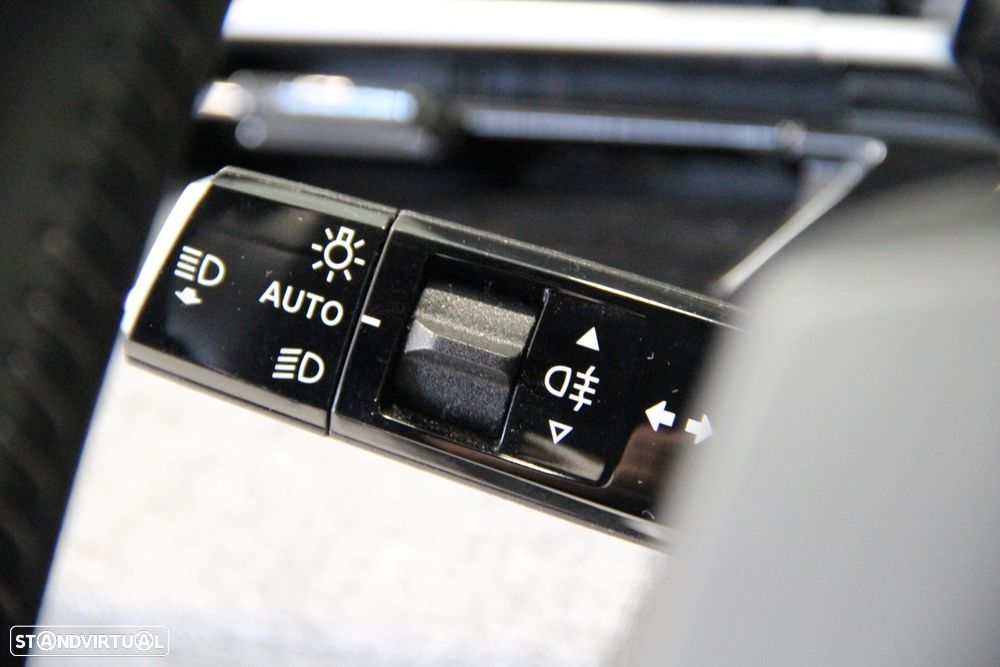 Peugeot 3008 1.2 Hybrid Allure e-DCS6 - 12