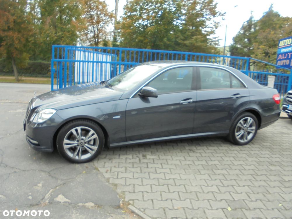 Mercedes-Benz Klasa E 220 CDI DPF BlueEFFICIENCY 7G-TRONIC Elegance - 29