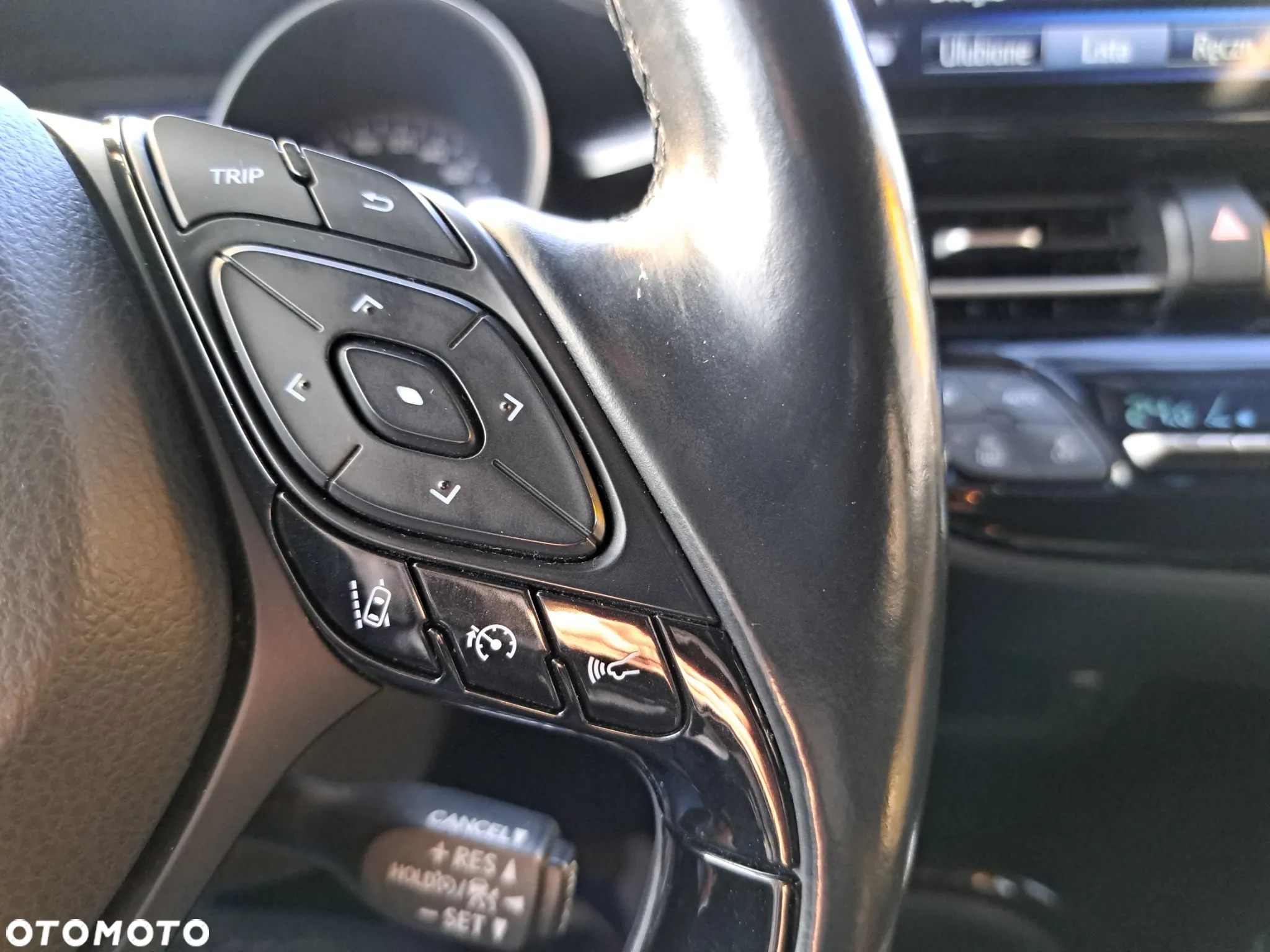 Toyota C-HR 1.8 Hybrid Neon Lime powered by JBL - 14
