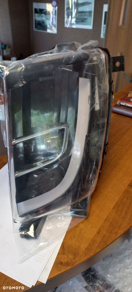 HALOGEN LEWY TESLA X