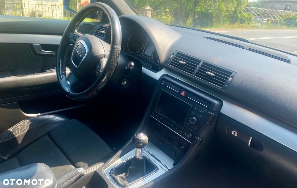 Audi A4 Limousine - 4