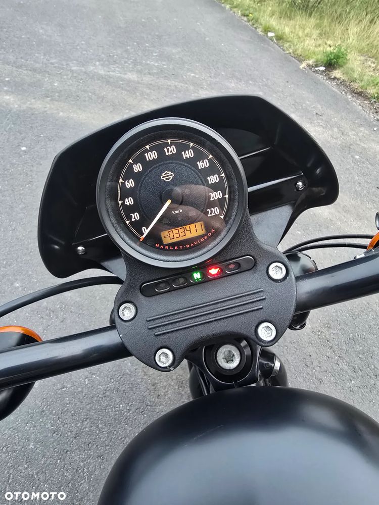 Harley-Davidson Sportster Iron 883 - 2