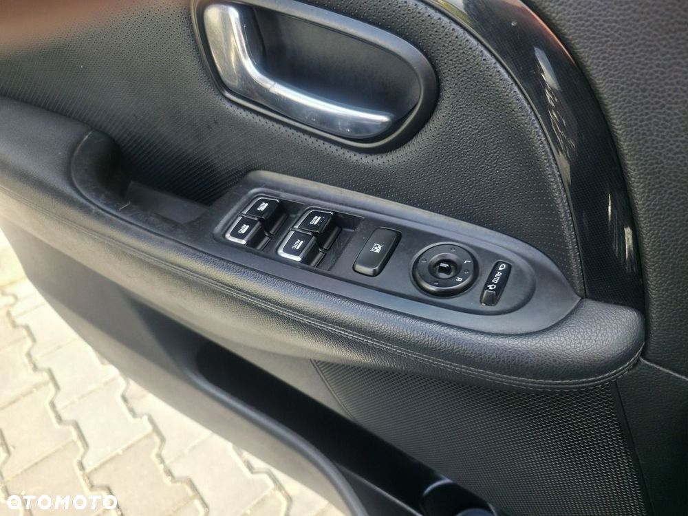 Kia Carens - 24