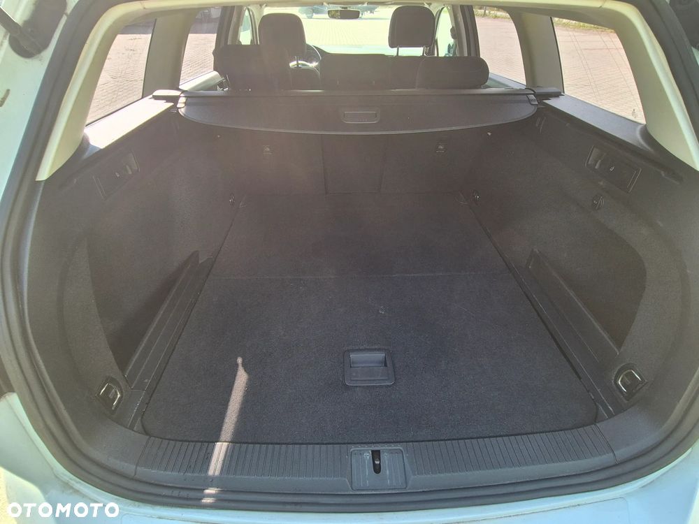 Volkswagen Passat - 20