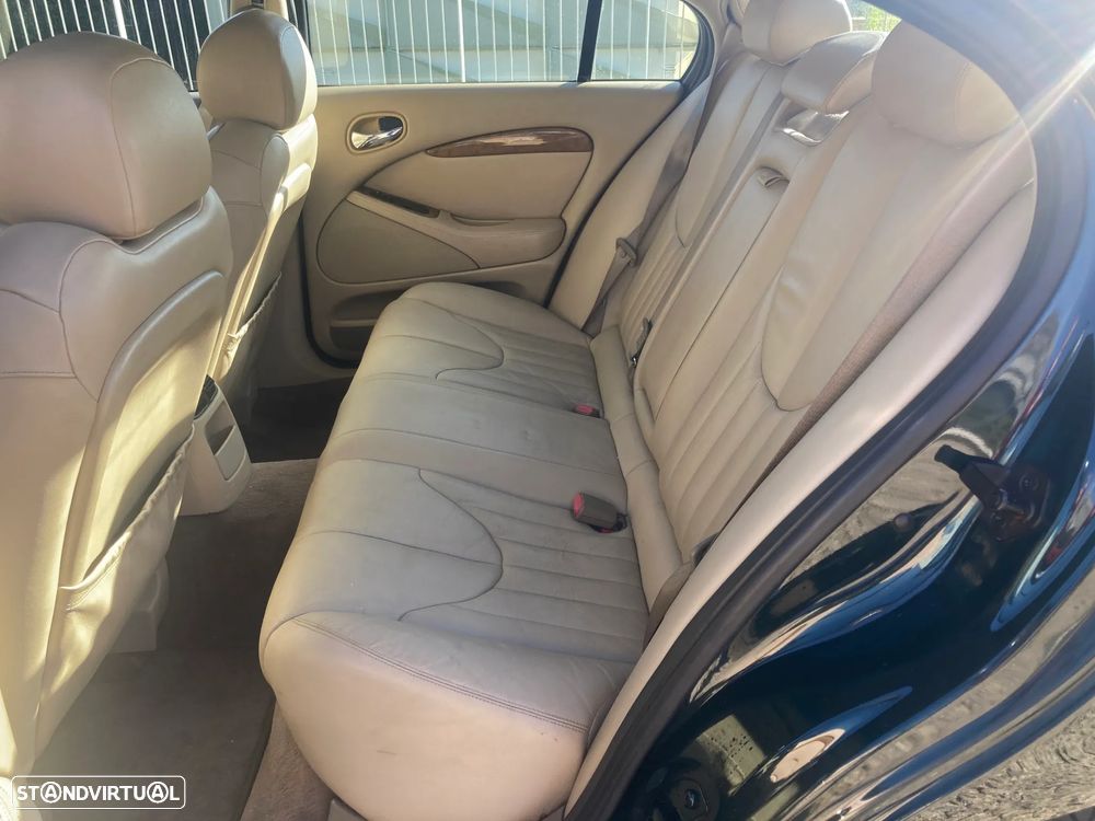 Jaguar S-Type 4.0 V8 - 9