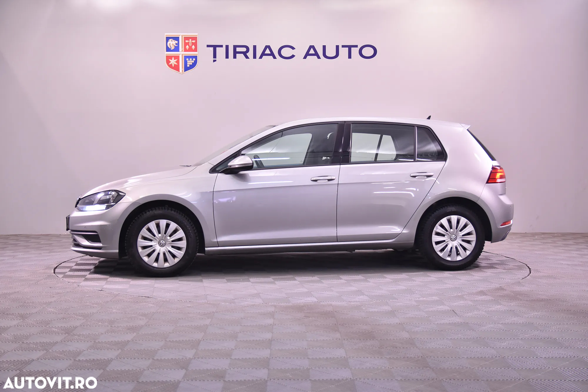 Volkswagen Golf - 2