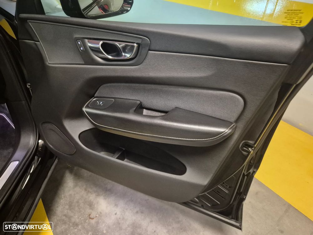 Volvo XC 60 2.0 D4 R-Design Geartronic - 51