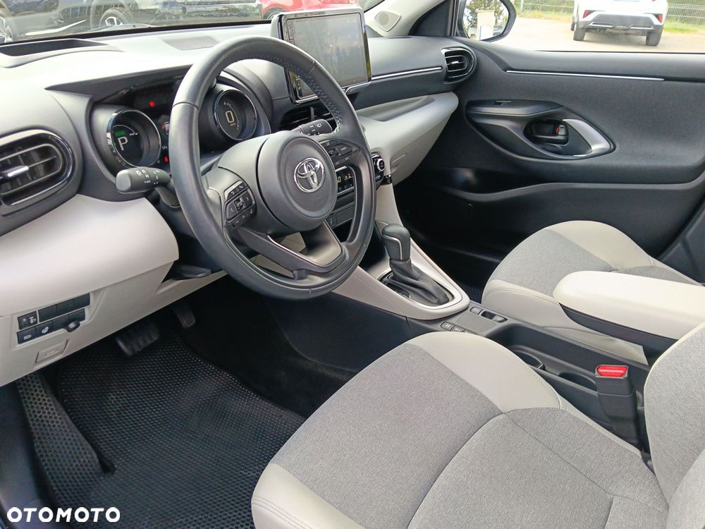 Toyota Yaris - 10