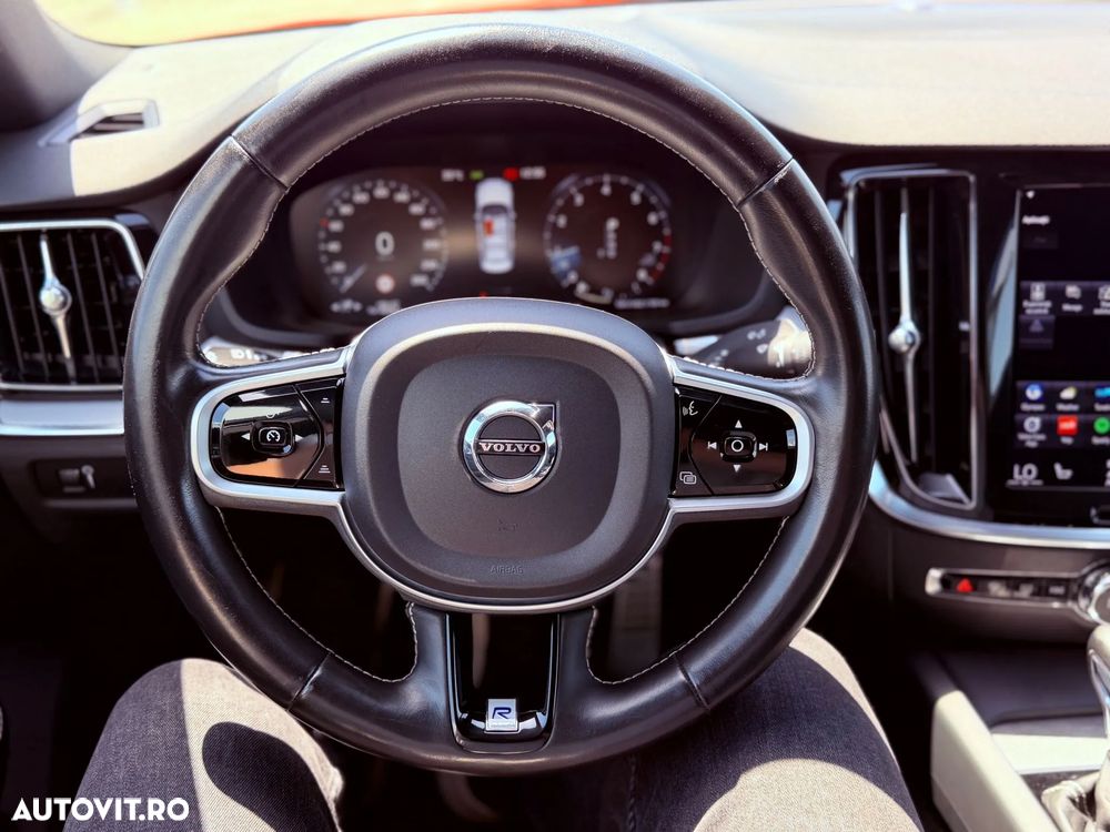 Volvo S60 T5 R-Design - 6