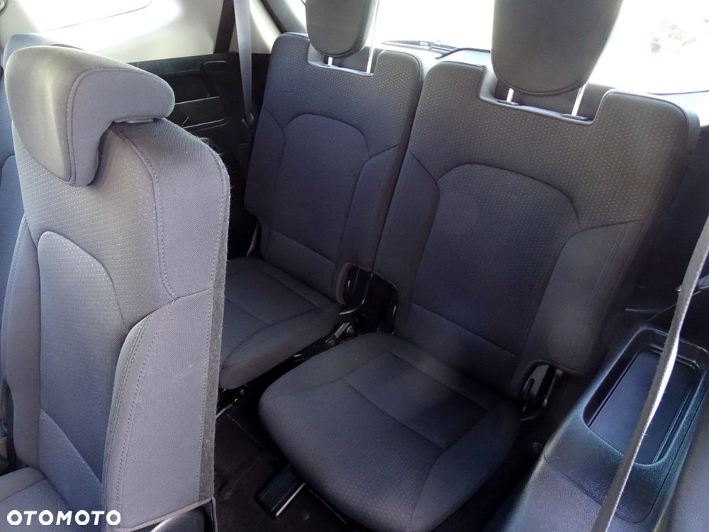 Kia Carens 1.7 CRDi M 7os EU6 - 16