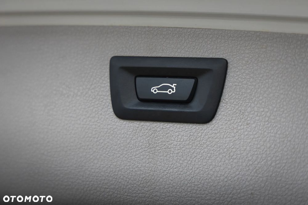 BMW Seria 3 318i GPF Luxury Line - 16