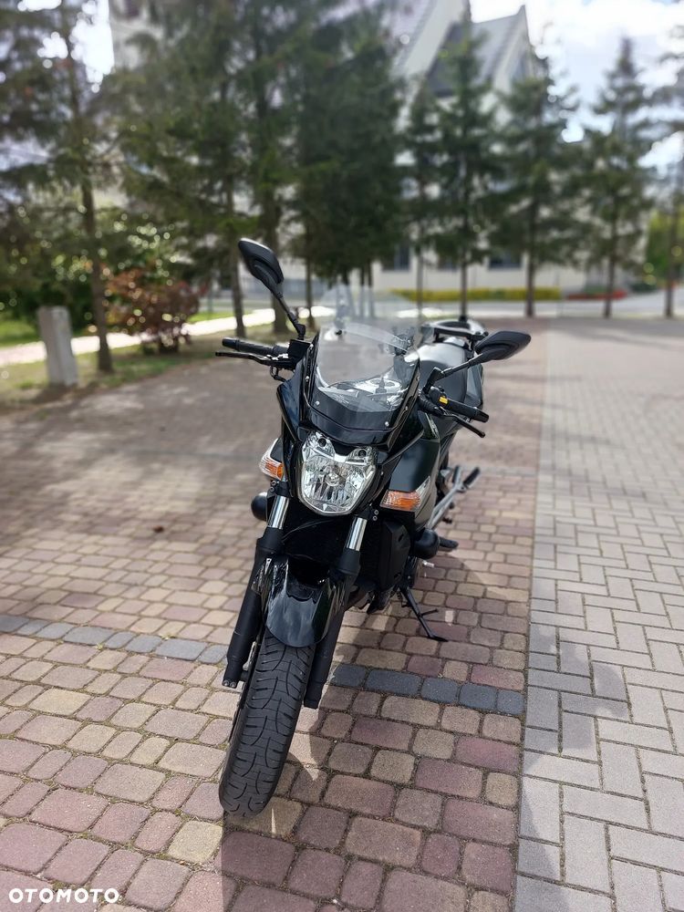 Suzuki GSR - 8