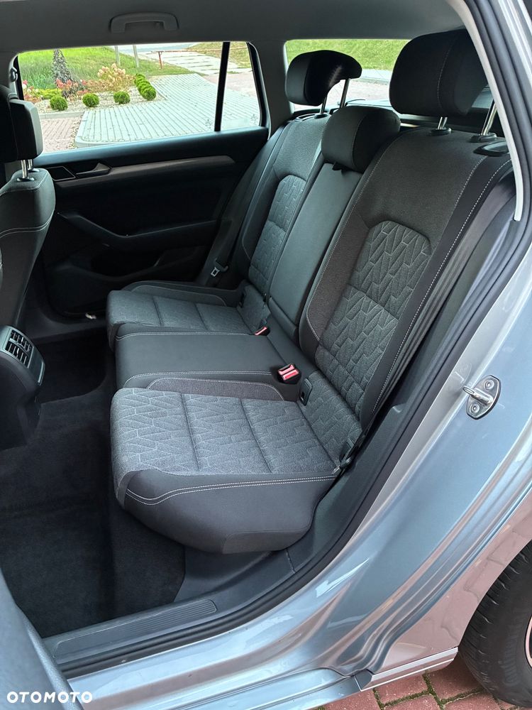 Volkswagen Passat - 36