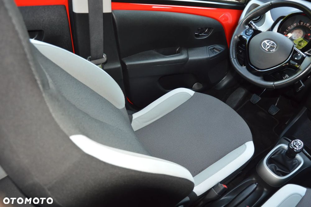 Toyota Aygo x-play touch - 12
