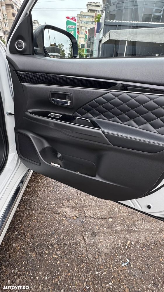 Mitsubishi Outlander PHEV 2.4 L 4X4 Instyle - 20