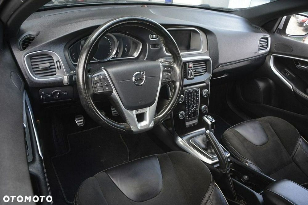 Volvo V40 D2 Drive-E R-Design Momentum - 16