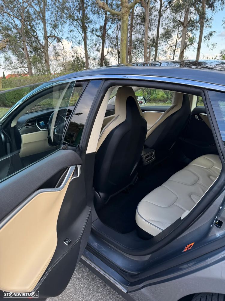 Tesla Model S - 13