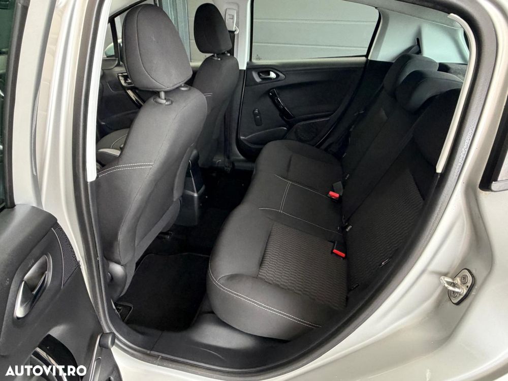 Peugeot 208 1.2 L PureTech ETG Allure - 13