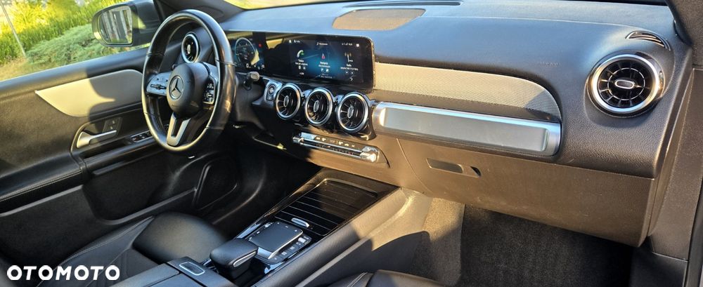 Mercedes-Benz GLB 200 d 8G-DCT AMG Line - 12
