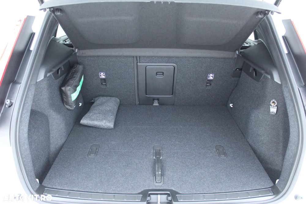 Volvo XC 40 B4 AT FWD MHEV Ultimate Dark - 36